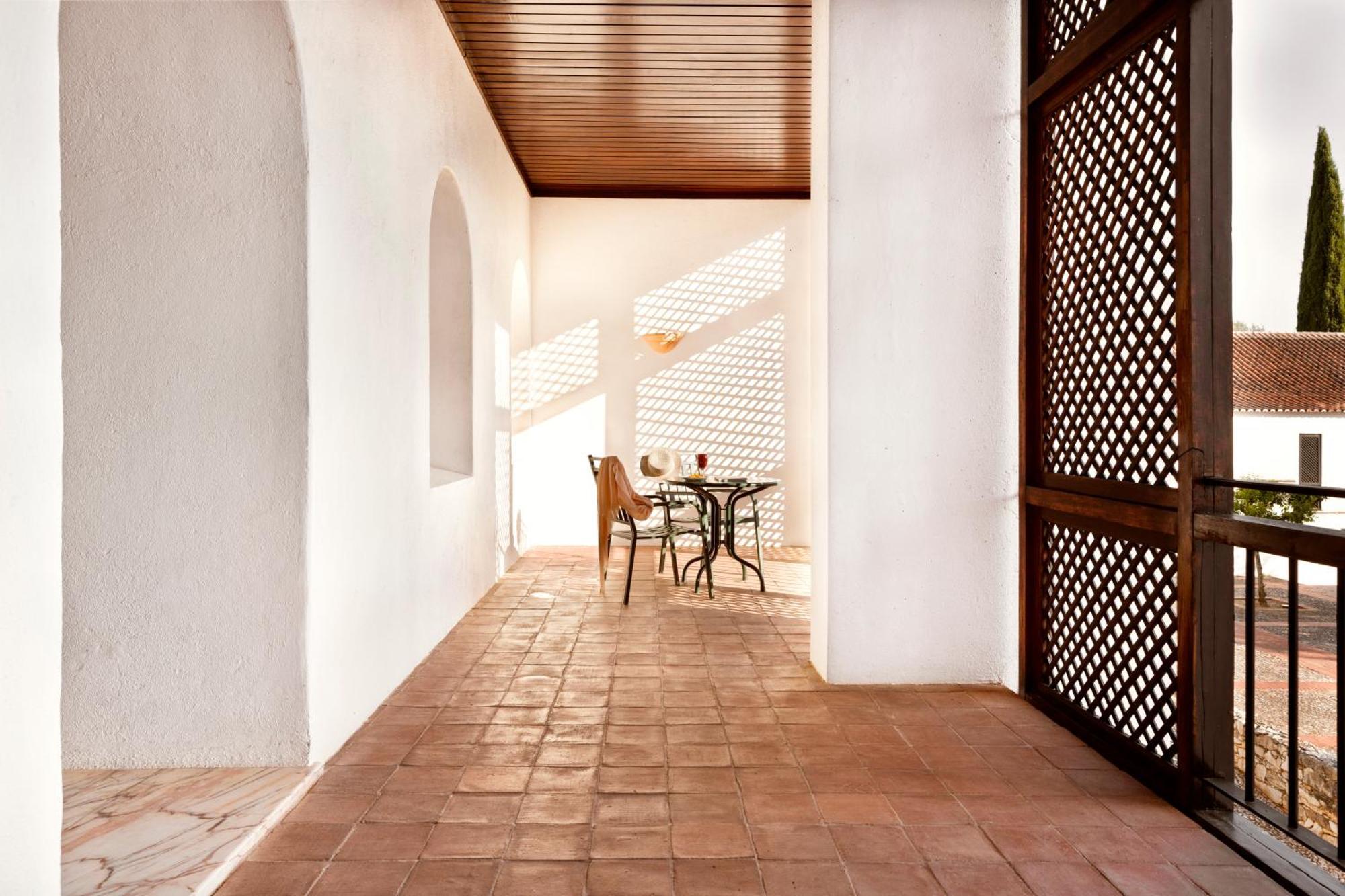 Quarto Família (2 Adultos + 1 Criança Menor de 12 anos)